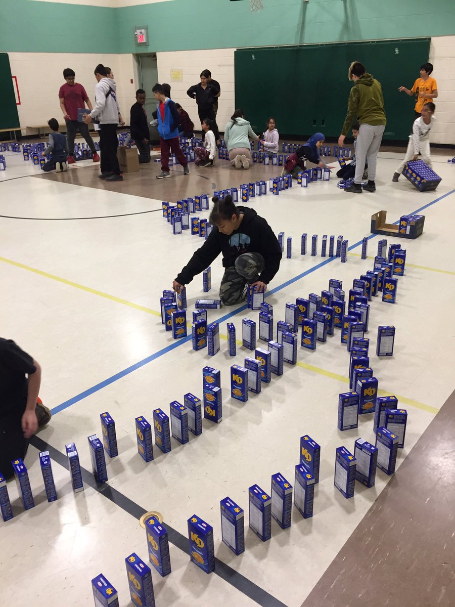 SWillis161921's tweet photo. Grade 7/8s mentor grade 3 students in a math/science investigation!  Connecting it all! @HWDSBLakeAvenue #hamiltonfoodshare #hwdsbmath #collaboration https://t.co/JOFeLAKq48