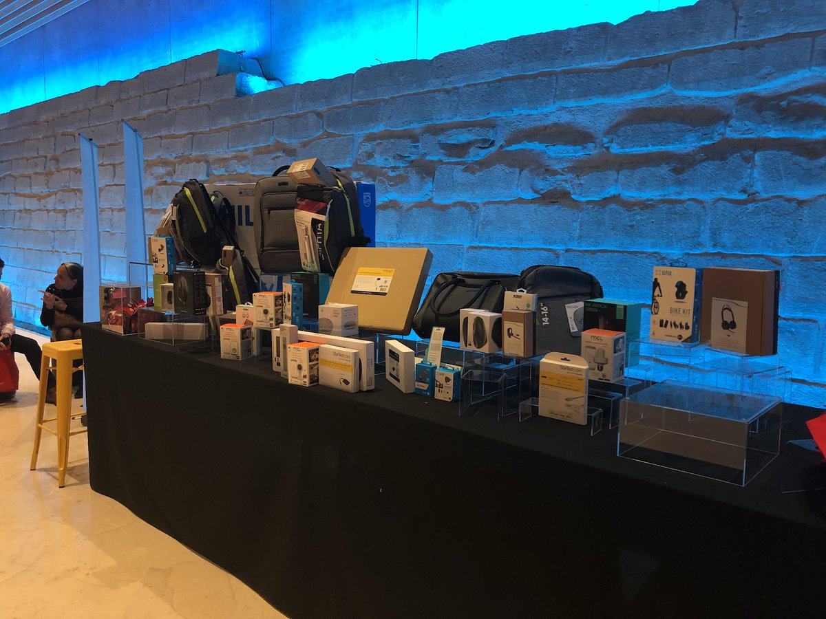 SCC_Info's tweet photo. Rendez-vous dans le hall pour le tirage au sort de notre super vitrine SCC ! #KOSCC19 https://t.co/oODe3dzJOA