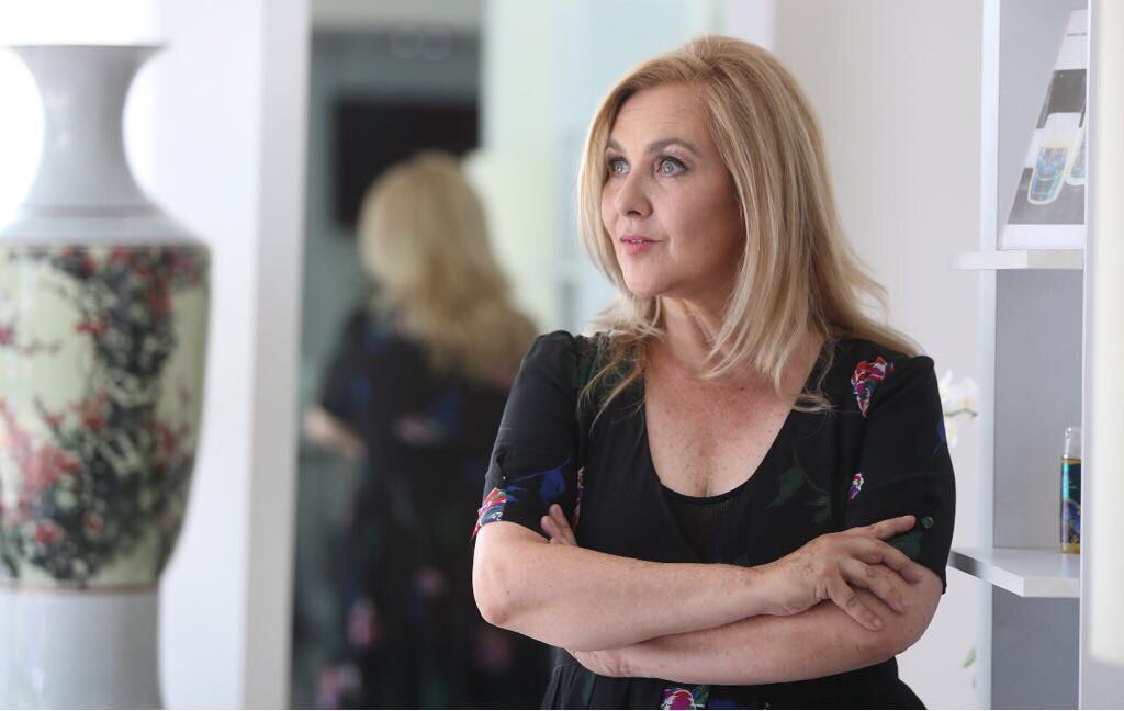 PamJiles's tweet photo. 👵🏼Nietitos amados: la empresa tecnológica de uno de los hijos  de @sebastianpinera -Cristóbal Piñera-  sumaría $250 millones en órdenes de compra del Estado. Y la derecha sostiene que “a los comunistas les gusta vivir del Estado”.   #LosNiñosPiñeraPrimero https://t.co/ek30L5AGTZ