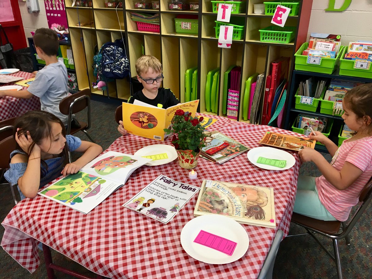 MrsMartinSmiles's tweet photo. #BookTasting #FunIn1Grade #ReadersAreLeaders #MakeLearningFun https://t.co/OwTDHkJLhV