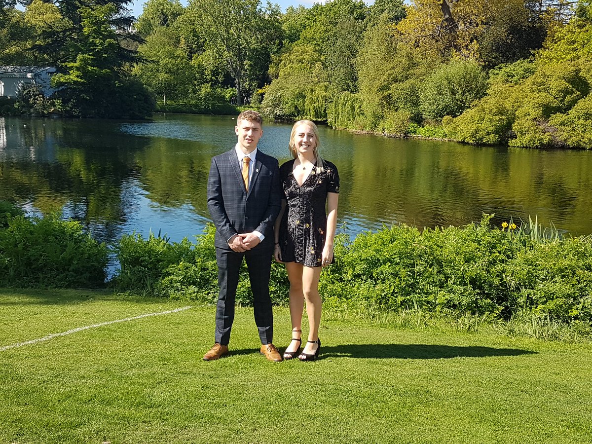 Rodstuarttaylo1's tweet photo. At Buckingham Palace today in the sunshine seeing Immy and Nathan receive their Gold DoE 👏 #solsch1560 #princethorpeCol #balsallcommon https://t.co/ZF5Tuk2cfr