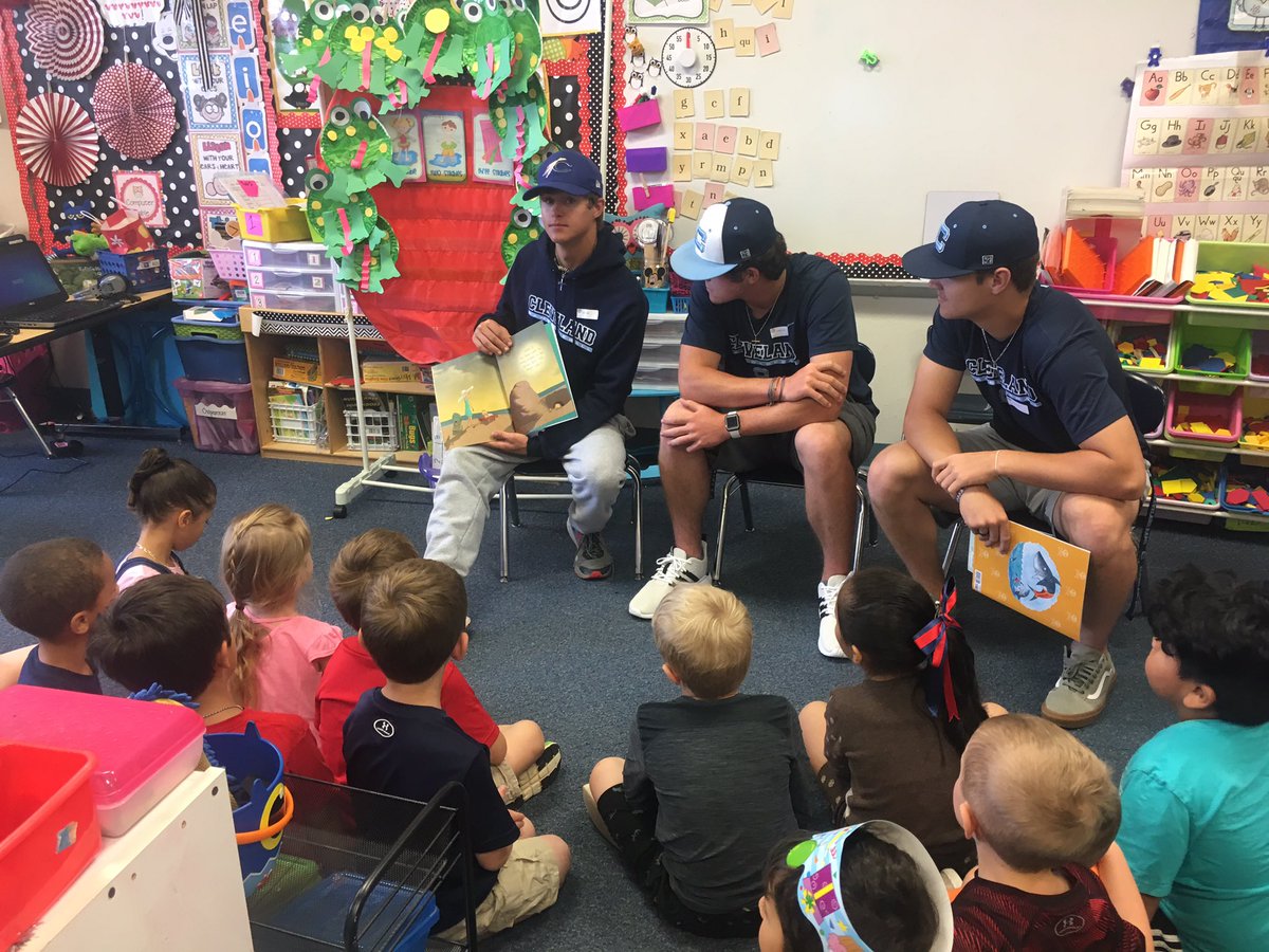 Senior Baseball/Softball players read to K-1 @ West View Elementary