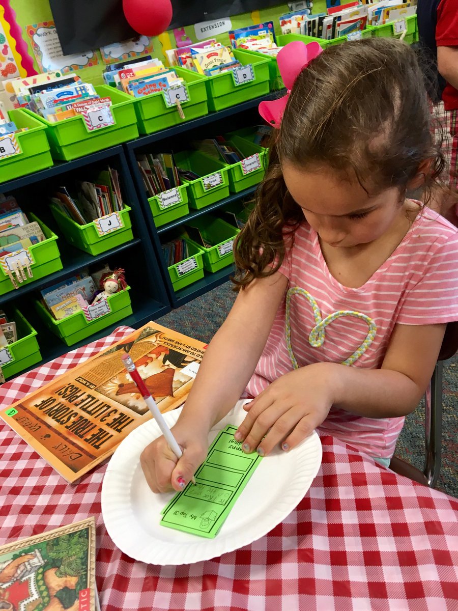 MrsMartinSmiles's tweet photo. #BookTasting #FunIn1Grade #ReadersAreLeaders #MakeLearningFun https://t.co/2BE7dxkP2P