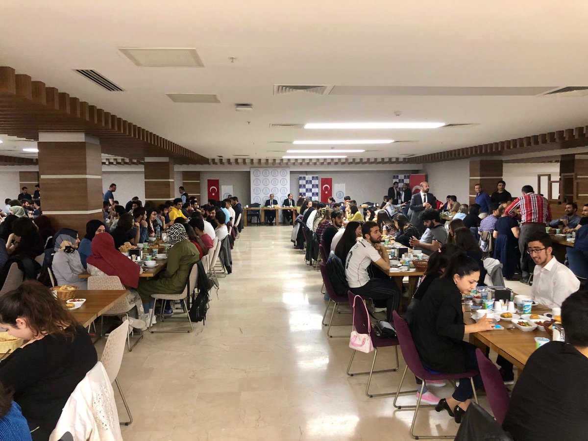 drMetinDogan's tweet photo. AYBÜ akademik &amp; idari personelimiz ve öğrencilerimiz ile birlikte geleneksel iftarımızda bir araya geldik.
İftar programımıza icabet eden öğrencilerimiz,personelimiz ve değerli ailelerine teşekkür eder, bereketli ve hayırlı ramazanlar dilerim. https://t.co/zU3MKnAeyt