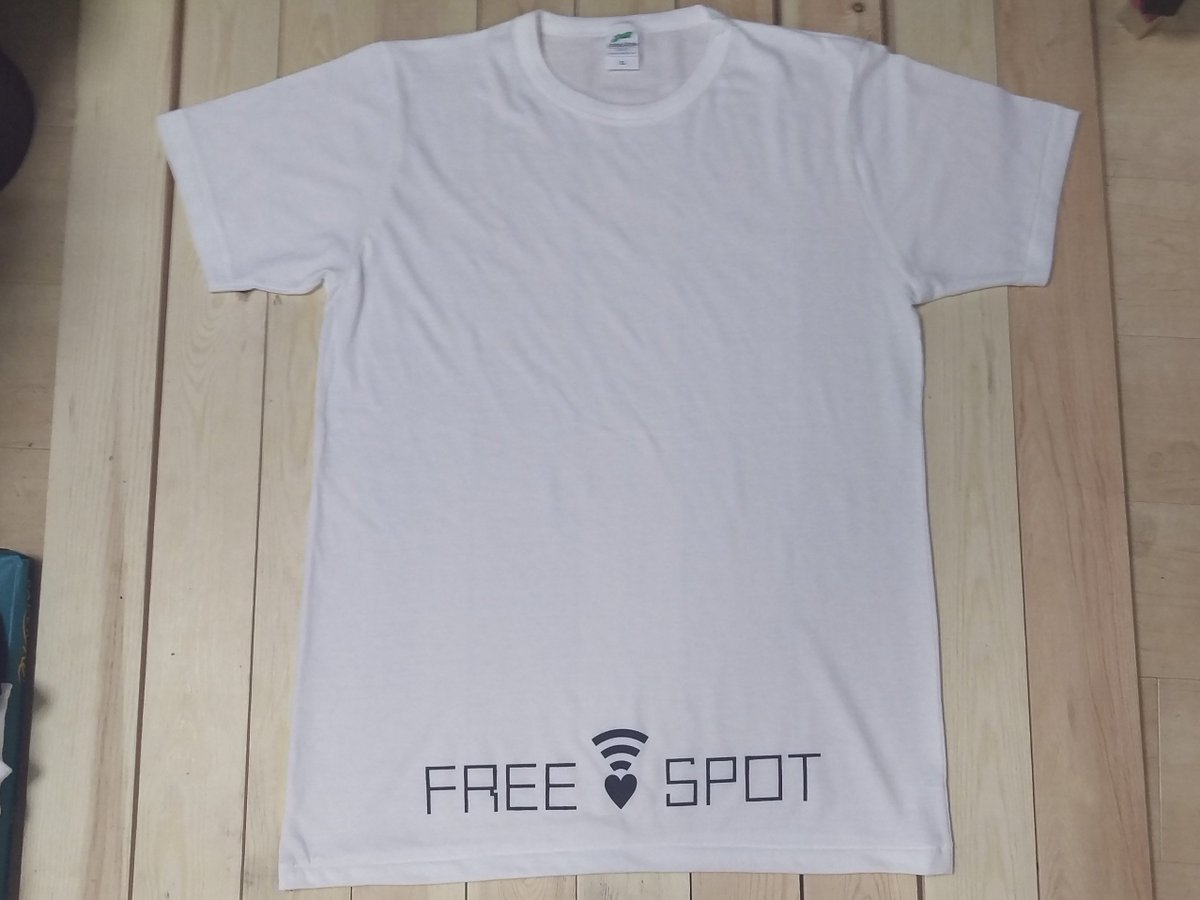 MNaughtyKidding's tweet image. 【販売物①】
FREE♡SPOT 白
サイズはFREE(XL)のみ

誰でも繋がれる(FREE SPOT(意味深))な人向けのアピールTシャツです
もしかして：HAITENAI
なオーバーシャツ + ホットパンツルックが個人的な性癖なのでそんな感じで
白は清楚っぽくも着れます
着方によってはエロカワ♡系にも
#FREEvSPOT #FvSC