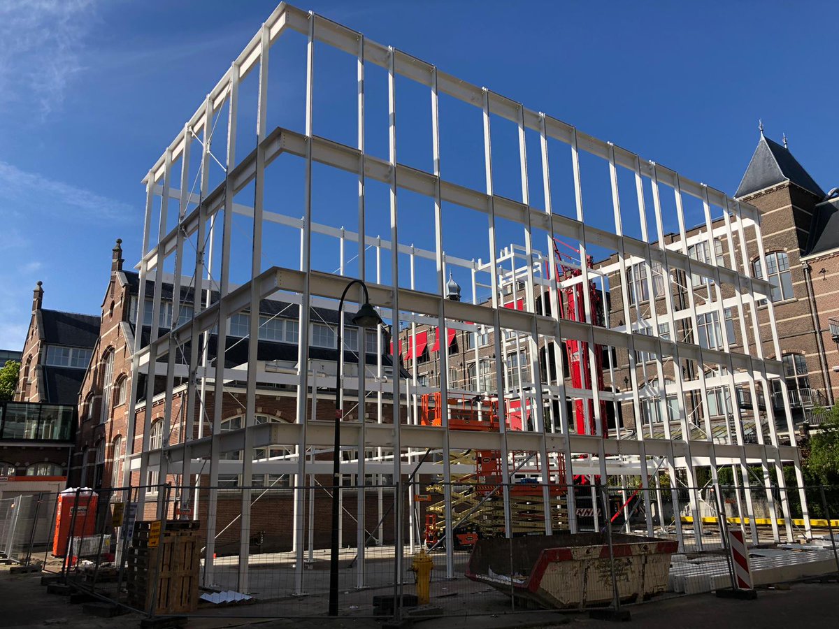 IMd_ingenieurs's tweet photo. De montage van de staalconstructie van bouwdeel D (op het @cepezed-complex #Delft). is gestart en de bouw gaat razendsnel! @IMd_ingenieurs heeft ism @cepezed een volledig #demontabel en #circulair kantoorgebouw ontworpen. #IMd #lichtgewicht #staalconstructie #prefabricatie https://t.co/9FeNggm94m