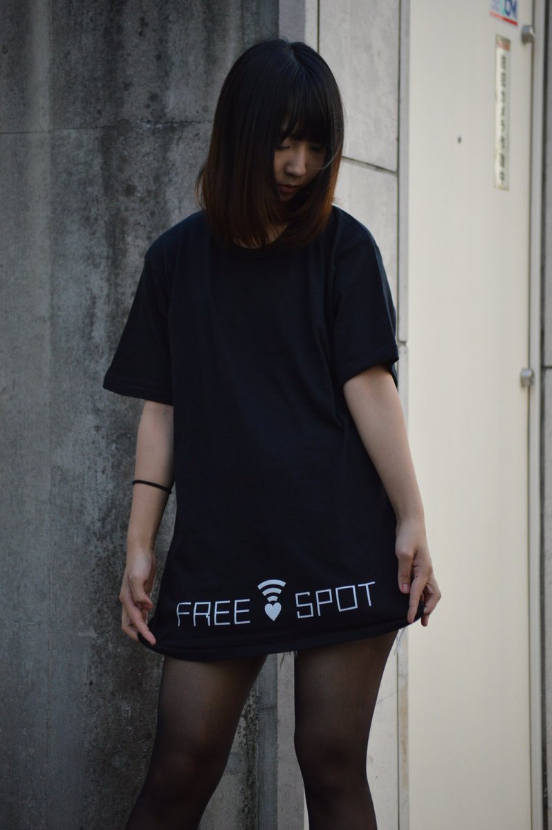 MNaughtyKidding's tweet image. 【販売物②】
FREE♡SPOT 黒
サイズはFREE(XL)のみ

誰でも繋がれる(FREE SPOT(意味深))な人向けのアピールTシャツ色違いです
黒はクールにも着れますね
黒シャツなので合わせやすさもありつつ、
異性にアピールできます

余談ですが僕はこれ着た女の子に誘われたいですね。
#FREEvSPOT #FvSC