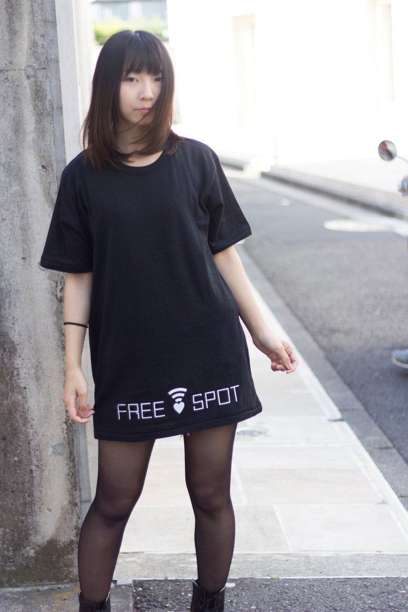 MNaughtyKidding's tweet image. 【販売物②】
FREE♡SPOT 黒
サイズはFREE(XL)のみ

誰でも繋がれる(FREE SPOT(意味深))な人向けのアピールTシャツ色違いです
黒はクールにも着れますね
黒シャツなので合わせやすさもありつつ、
異性にアピールできます

余談ですが僕はこれ着た女の子に誘われたいですね。
#FREEvSPOT #FvSC