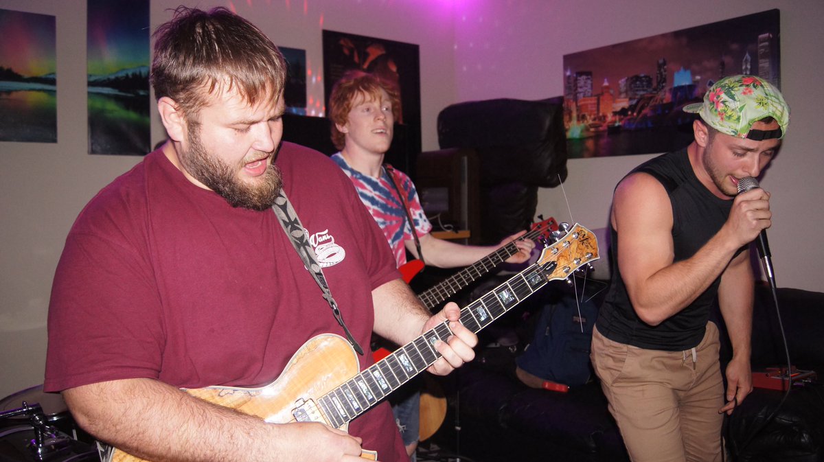 BandPeak's tweet photo. 🤘Rocking out with y’all is always a good time! 🤘 #peak #rock #demo https://t.co/4kq3Y9Ff82