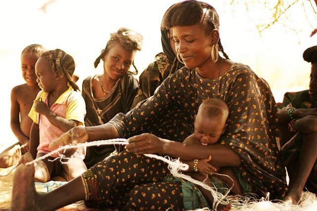 AlzharaWalking's tweet photo. Working Mothers... This post is dedicated to working mothers around the world. This Wodaabe mother busies herself making rope, with one babe in arm and her other children watching. This photo reminds me how, no matter where you are in the world, motherly… https://t.co/nuEF7Qhx1b https://t.co/zVMMLGl4Ul
