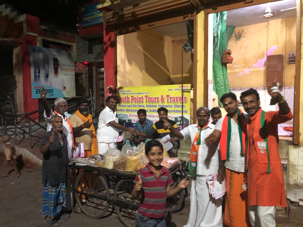akilan_kannan's tweet photo. #CampaignAtVaranasi
#TamiliansArea
#HanumanGhat
#AwesomeResponse
@blsanthosh @BjpSelvam @ShriSamiNathan @narendramodi https://t.co/W8AG8gVn7f