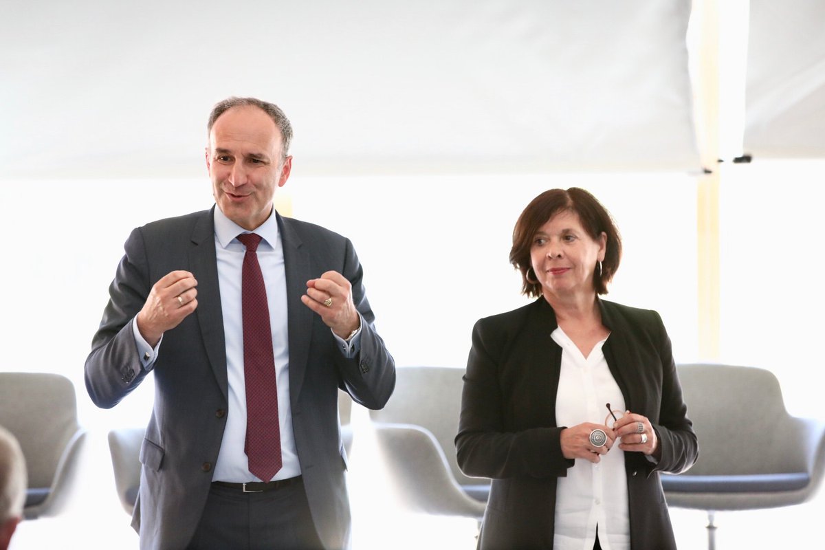 _F_Sanchez's tweet photo. 1/2 Chef d'orchestre d'un écosystème d'acteurs de la mobilité, la @MetropoleRouenN présente aujourd'hui l'ensemble des innovations qu'elle veut engager en réponse à 1 Appel à projets de l'Etat pour préparer les mobilités du futur et prolonger la dynamique née de @RNAutonomousLab https://t.co/nowWWpfA1f