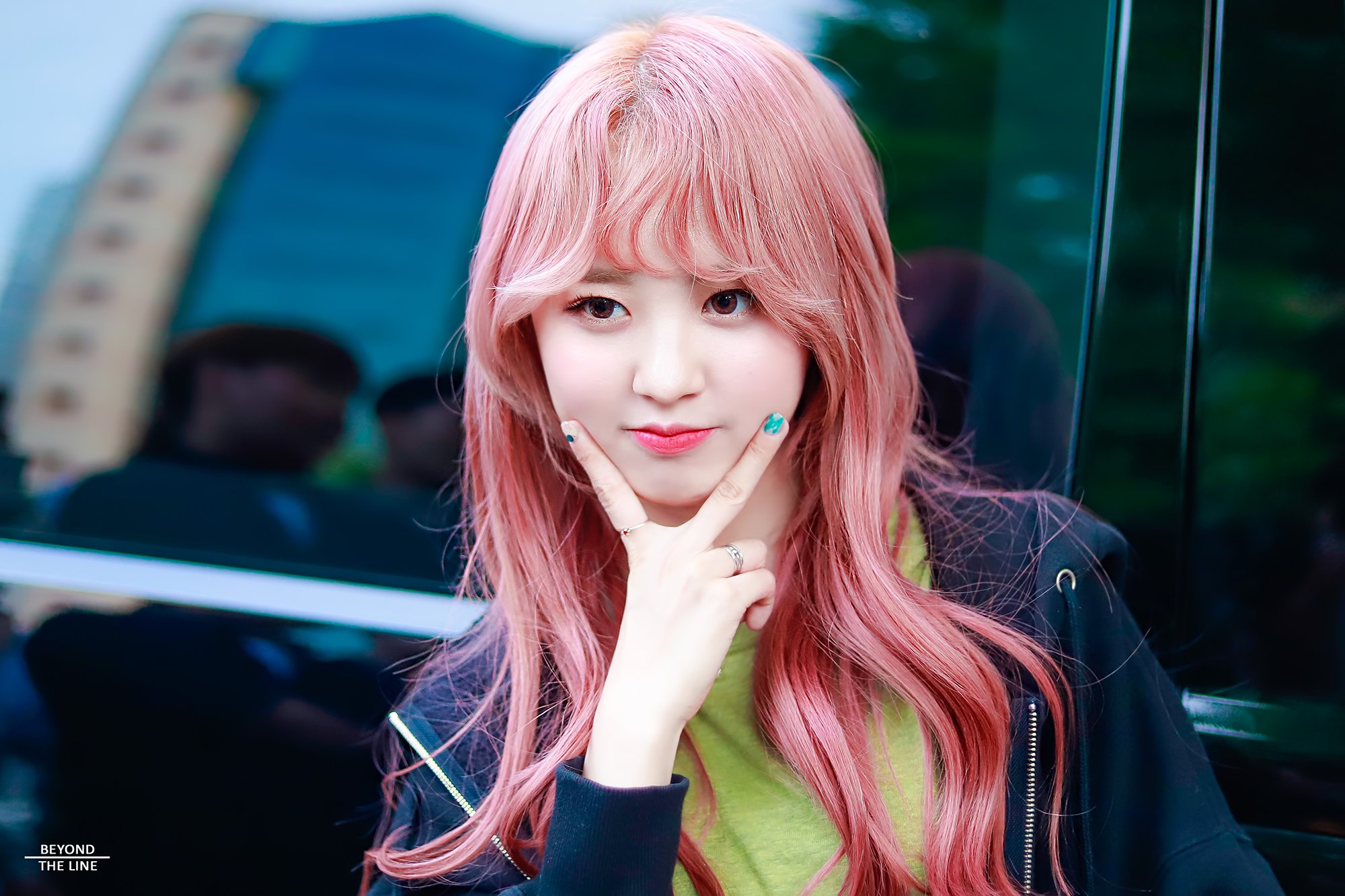 D6ddsgxUwAAXiAC.jpg:large