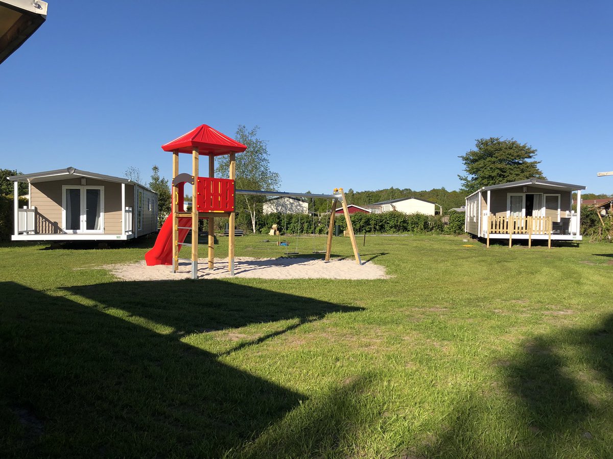 Twee van de drie nieuwe terraslodges staan op hun plek #Rheeze #Vechtdal #Overijssel