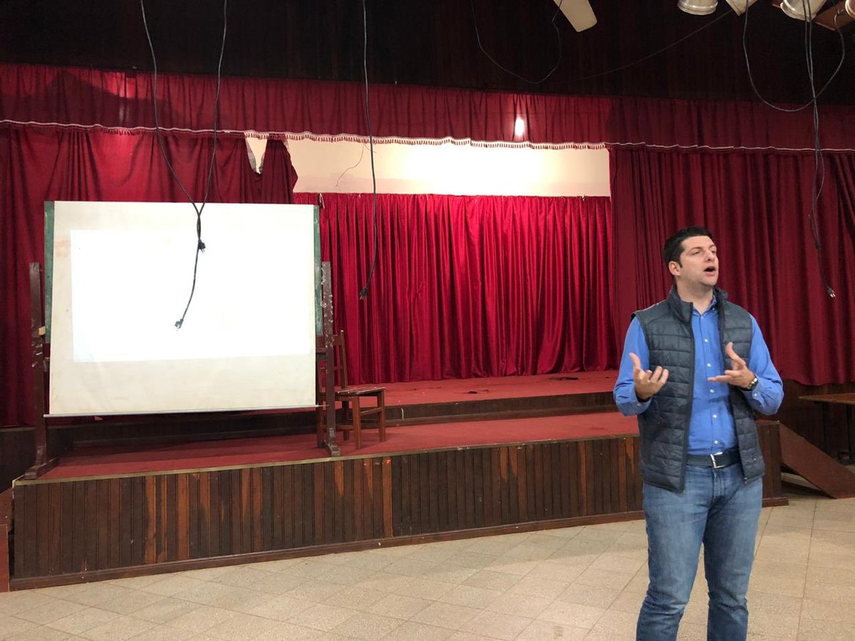 totoclerch's tweet photo. Esta mañana hablamos con los alumnos del CRECE en nuestro ciclo de charlas denominado “Resurgirás Paraguay” que realizamos en conjunto con la @snjaltoparana y nuestra organización #Redescool
@ColegioCRECE https://t.co/O1Pxx2DAIb