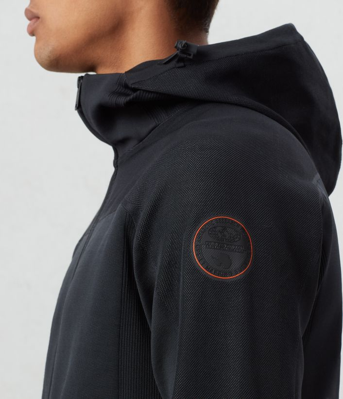 Napapijri's tweet photo. Pioneering the future, one yarn at a time. Discover the Ze-Knit revolution here: https://t.co/9MV1PiEzvA
.
#Napapijri #SS19 #ZeKnit #FuturePositive #FashionForward #Design #Sustainability #Innovation https://t.co/478TwOVgPK