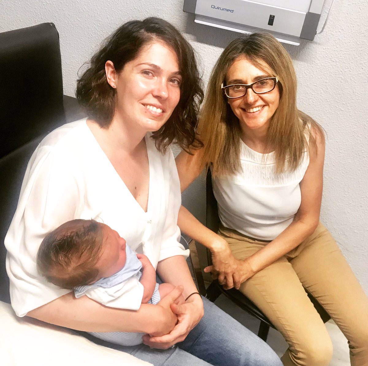 CentroMiMatrona's tweet photo. Nuestra gran compañera, magnífica matrona y gran amiga Enya ahora es protagonista de su propia maternidad. Matteo está preciosísimo y ya tiene 2 meses!!! Enya te deseamos que se críe con muchísima salud!!!! Un beso enorme de toda la familia Mi Matrona ♥️♥️♥️ https://t.co/Sdda2yoo0c