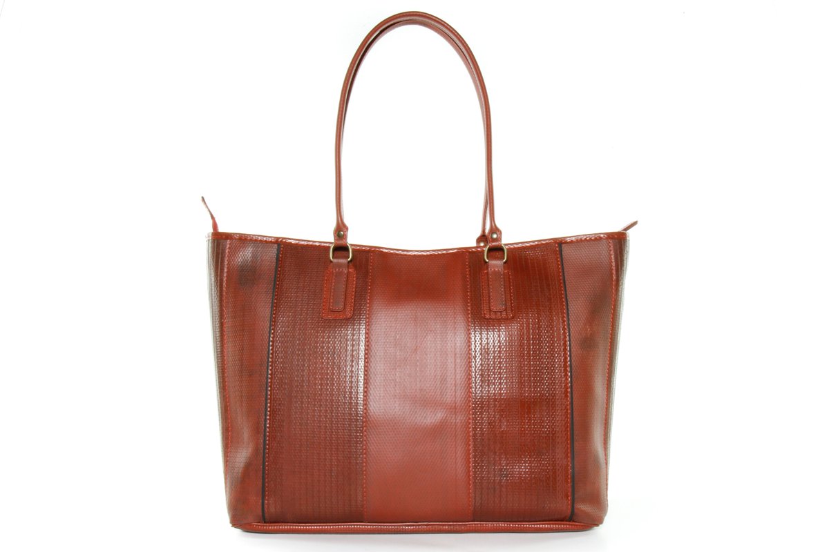 elvisandkresse's tweet photo. Much loved and stronger than ever 💪

Our classic #firehose Tote Bag with the slightest refinement 💕 Just in time for #MothersDay! Can you spot the difference? 😉

#BetterThanEver #EthicallyHandmade #CircularFashion 

Discover our new tote bag here 👉 https://t.co/zNXmWz44YQ https://t.co/obxBcidL4p
