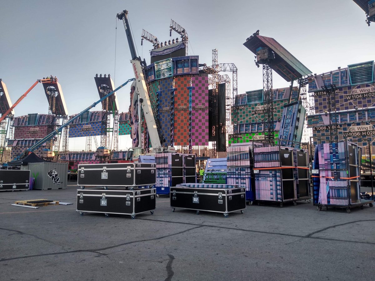 ConsciousElec's tweet photo. Sneak peak of EDCLV’s main stage!!! https://t.co/wrKM9wF5Mo
