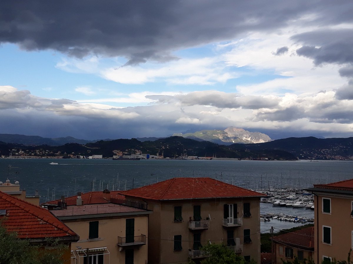 sara_lenzoni's tweet photo. Aria di tempesta all'interno del Golfo della Spezia, ma il sole illumina le Alpi Apuane, #fezzano #portovenere https://t.co/XquT58jyzC