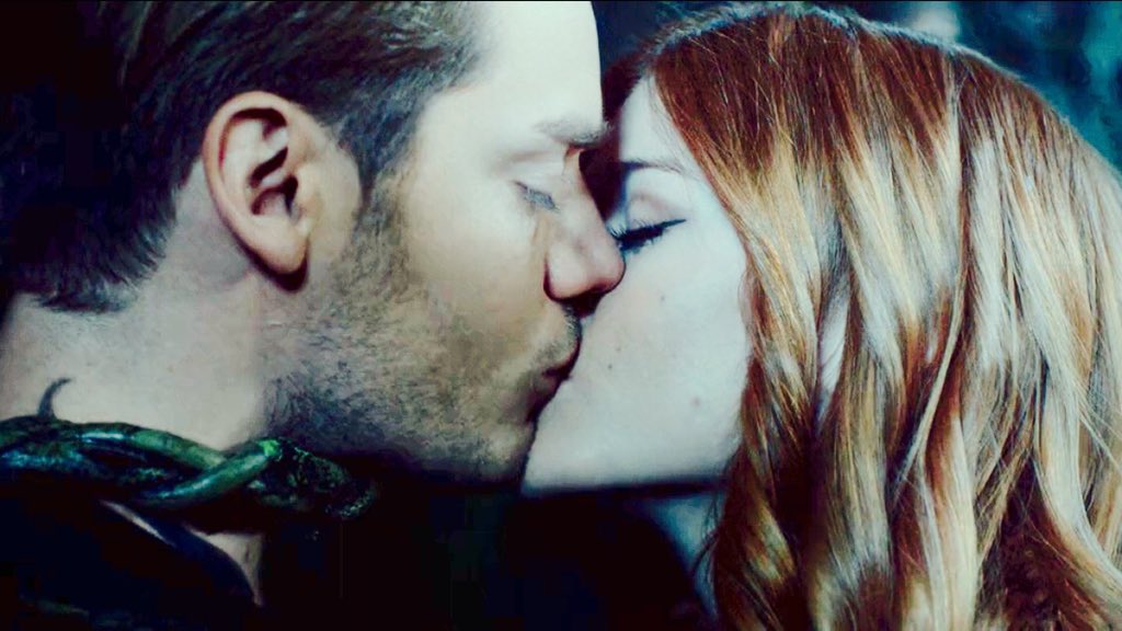 2x14 Clary and Jace desired that kiss so much. both were so relieved when i...