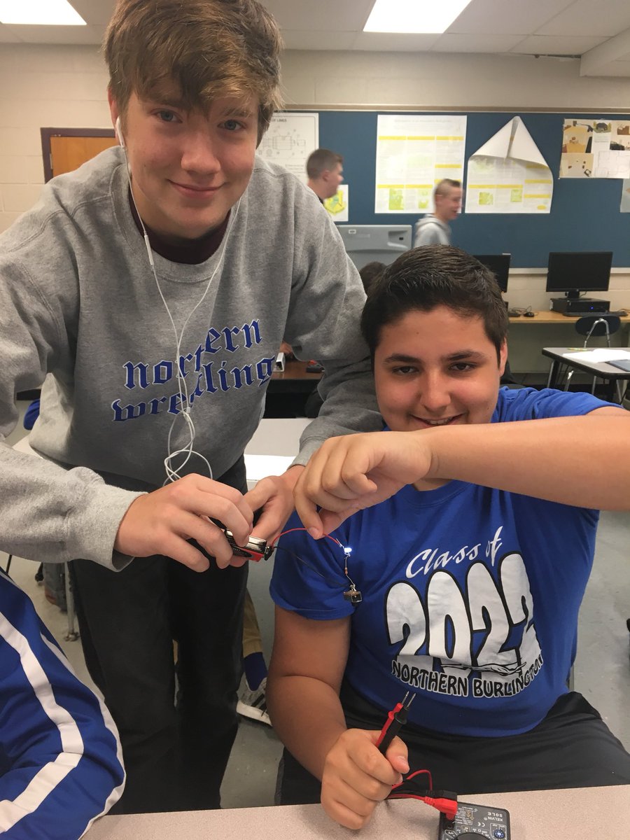 NB_DrAndreula's tweet photo. Today students learned about voltage, current, resistance, and how each of them are related. They demonstrated their learning by building their own circuits! @EmerMatt @nbc_hsprincipal #electricity #circuits https://t.co/Al6xtelMJp