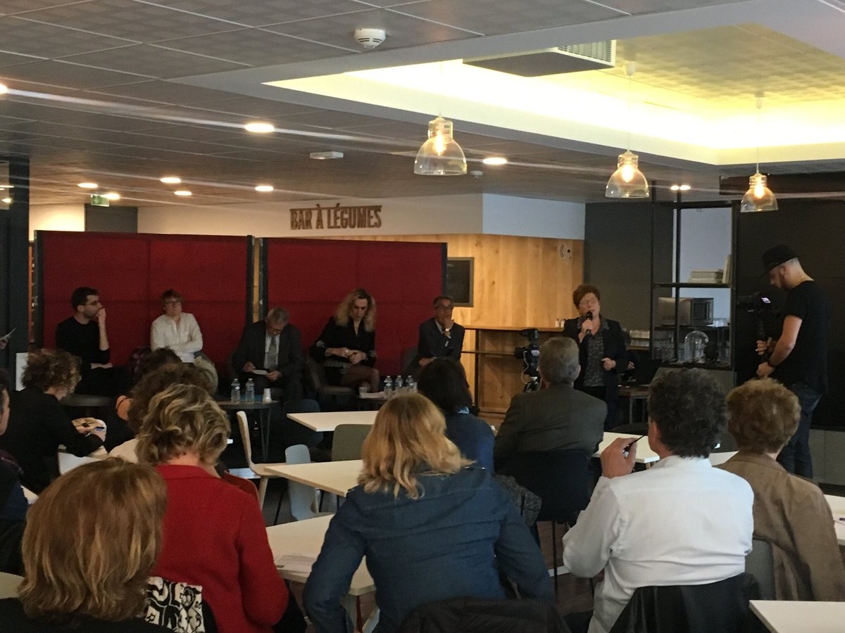 GroupeAudiens's tweet photo. Conférence «les différences invisibles» avec
#PatrickGohet en charge de la lutte contre les discriminations, @BrigitteBoreale ex-journaliste, chroniqueuse télé
#AntoineIdier écrivain et historien,
@alicecoffin journaliste fondatrice de l'Asso des Journalistes LGBTI. #diversite https://t.co/5vLahnslcN