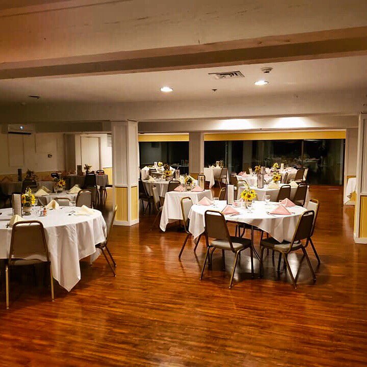 Paupack_Hills's tweet photo. A beautiful dining room set up for the wonderful ladies in our lives on Mother’s Day. 💐 what do you love most about your mom? https://t.co/bbWatFgvze