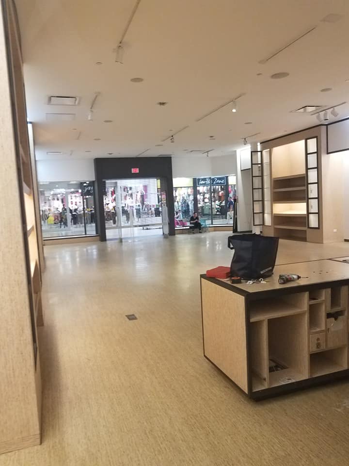 DRG_VR's tweet photo. ANNOUNCEMENT!!! We are working hard to set up a bigger store for DRG!! We will be moving 2 doors down closer to the food court next to the old victoria secrets. We plan to have the new store open on the 15th of June!! New things are coming to DRG!!!!👍👍🎮🎉🎉 https://t.co/WsALloIDJf