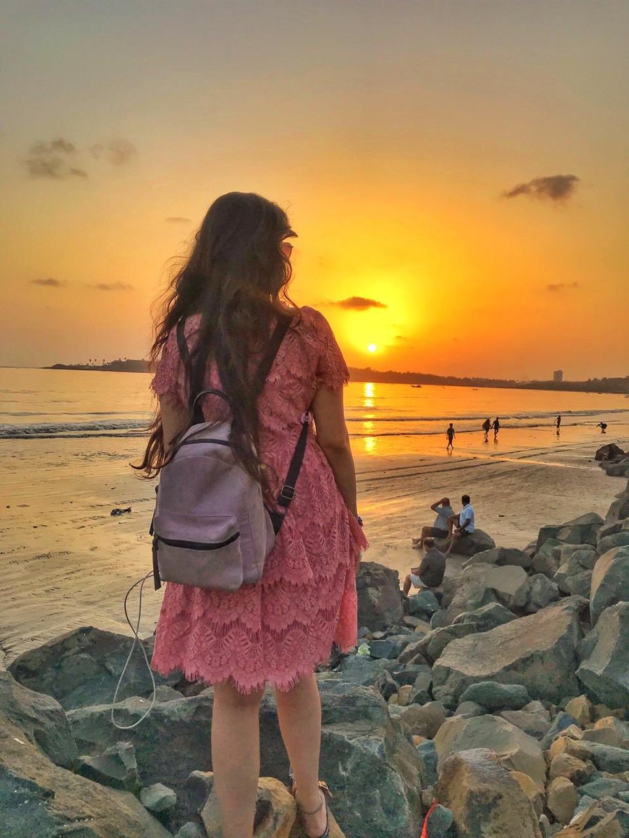 Sweet_Sonam's tweet photo. Coz you Only miss the sun when it starts to snow !! 🌻 #sunsets https://t.co/zzCUgxWIxV