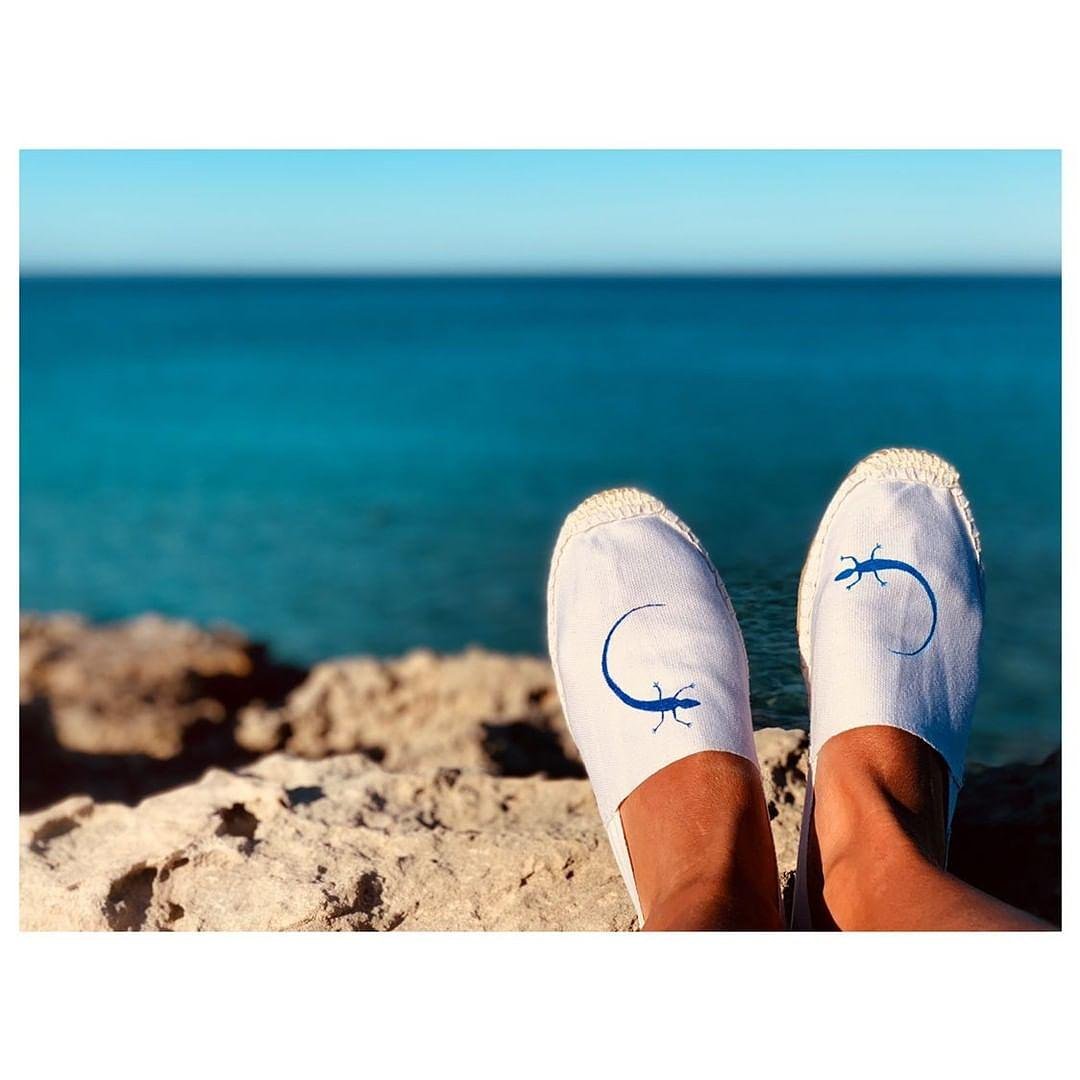 PiediDiColori's tweet photo. Gràcies Montse Castella per portar-nos amb tu 😘😘😘
#alpargatas #madeinformentera #amano #sargantana #onvas #facaminar #gecko #peusdecolors https://t.co/T4JKGrrLS4