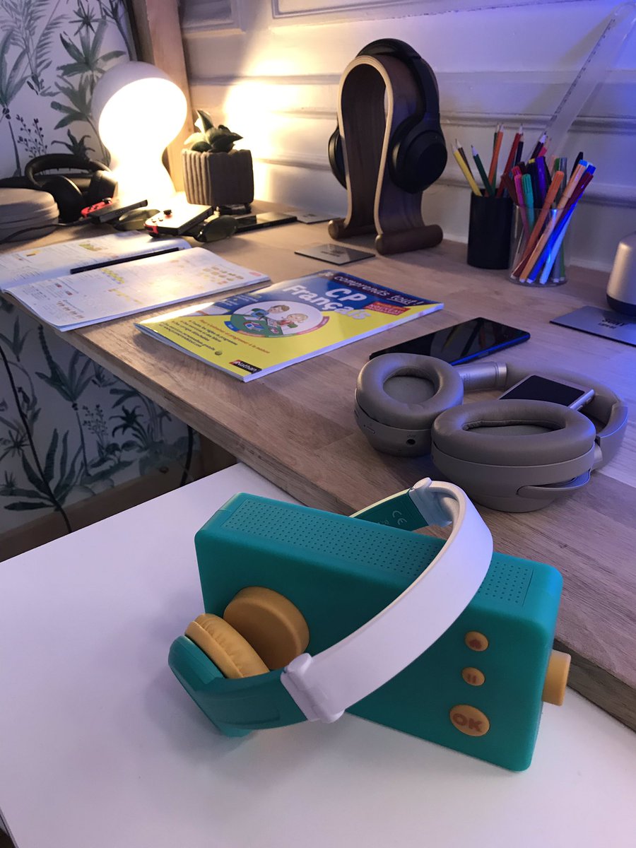 MathiasLunii's tweet photo. @luniimaginaire dans l’appartement du futur de @Fnac https://t.co/b2yvLJgN9K