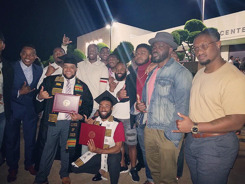 3SZNTHEGR8's tweet photo. Greatness is not a limited concept, so strive to always be great-ER. Congratulations to the graduates on all levels, celebrate the success now, but donโt forget the marathon continues. ๐
#BlackExcellence
#ButMostOfAllWeGraduate
#WholeLottaICE
#๐ofthe๐ฆ https://t.co/Gx4R6eVxRP