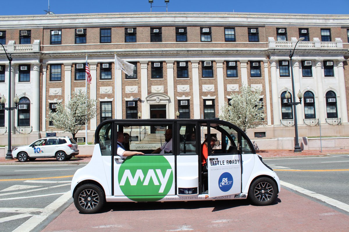 May_Mobility's tweet image. Tomorrow’s the big day! To kick-off our service with @RIDOTnews in Providence, RI, @GovRaimondo will be taking the first ride on our #LittleRoady #selfdriving shuttle. Public service starts the 15th. 🚌