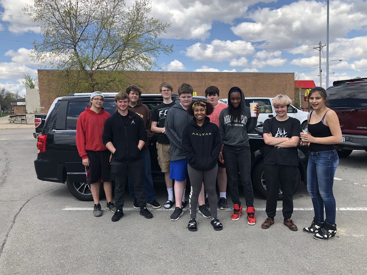 danocaffrey's tweet photo. How ‘bout these members of the #SuccessCenterFamily volunteering their time to help at the food bank on a Monday morning?!  Awesome stuff. @jdeancc #WeAreCC https://t.co/1XkU8pUrYB