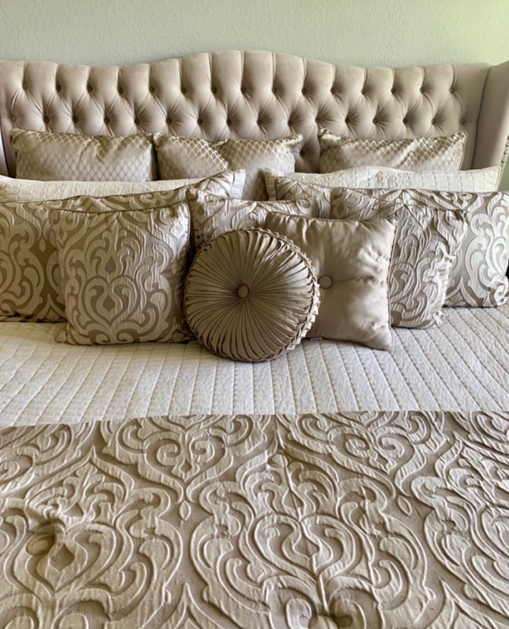ladyluxelife's tweet photo. I actually wrote a blog about the importance of making your bed, and I actually timed how long it takes to make it. 2 minutes and 45 seconds! Not long to change the whole day. Do you make your bed? #ladyluxelife #makingyourbed #lifestyleblog https://t.co/ZBbjs4WgB0