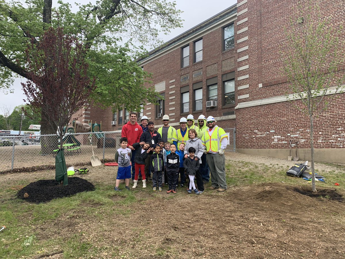 BGCMetroWest1's tweet photo. Happy #MarlboroughMonday everyone! On Friday @nationalgridus  at our Marlborough Clubhouse fixing up our playground and planting some new trees! Our Happy Hours preschoolers even got to help out. #BGCMW  #GreatFutures #GiveBack #Donate #MakeADifference https://t.co/MQK5IEKe2y