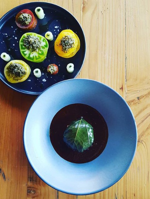 ChefAzari's tweet photo. Geometría / Universo de Jitomates y ojo de plátano al mole! en #Balmoriroma #foodie #chefazari https://t.co/m7gevzTfHJ