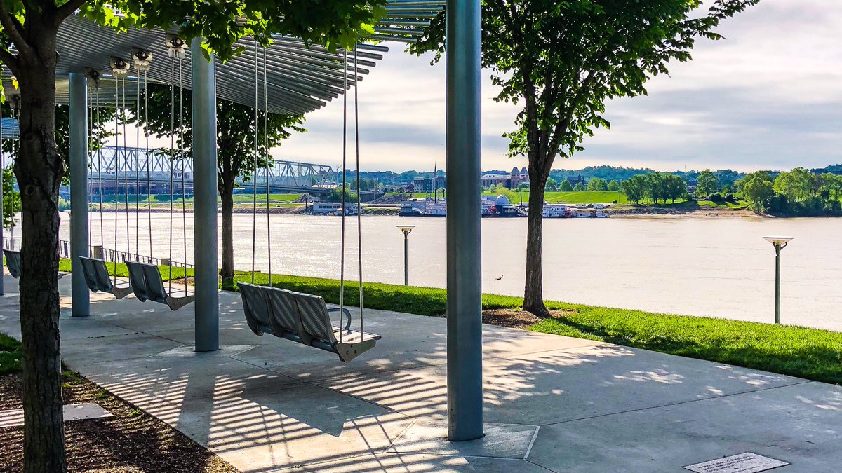 livcuriously's tweet photo. Visiting Cincinnati this year? Don’t miss out on the river walk at Smale Park! @CincyUSA #cincy #cincinnati #cincyinspring #visitcincy 
https://t.co/kTJ1hmUv2N https://t.co/wNhTH7OhQx