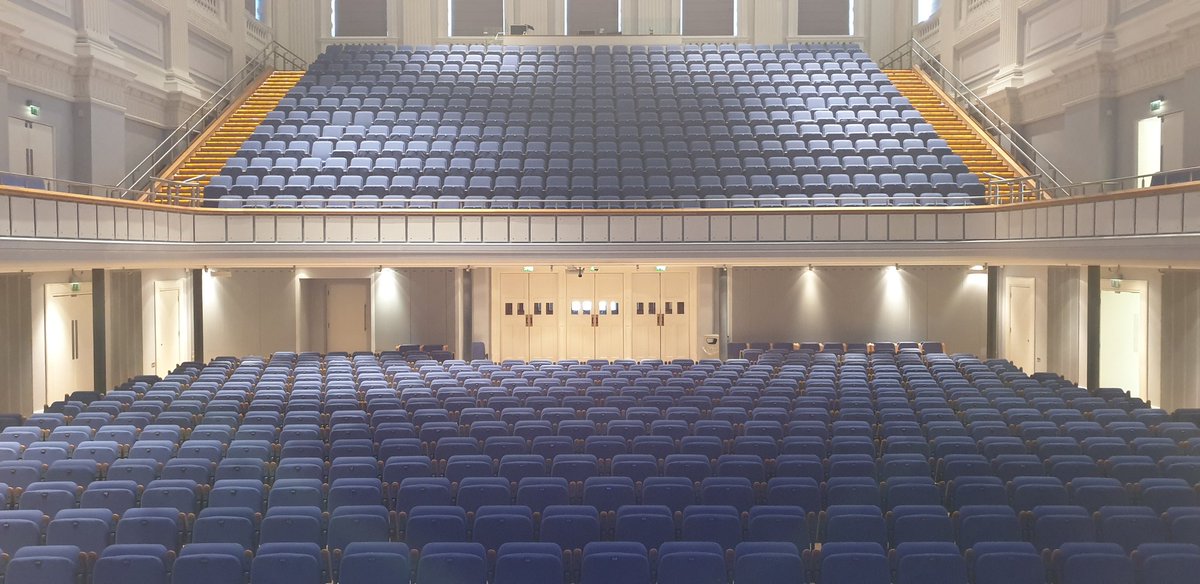 ScottGibling's tweet image. All my AV set up for tonight's audience with Harry Redknapp. Birmingham Town Hall. harryredknapplive.com
Great to be a part of this tour. He is funny.