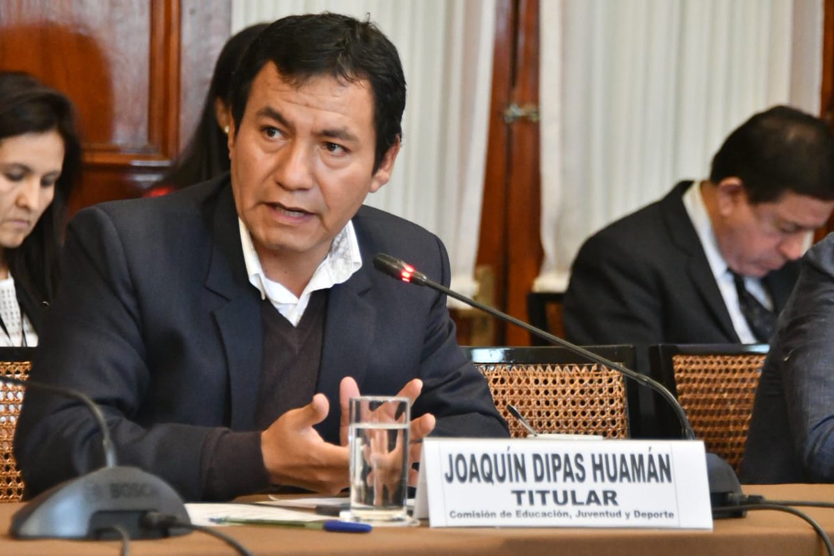 JoaquinDipas's tweet photo. #AHORA, en Comisión de Educación enfaticé la falta de previsión del @MineduPeru por no tomar medidas que salvaguarden la integridad de escolares y docentes que acudieron a clases hoy, durante las movilizaciones en 15 regiones del Perú a causa del #ParoAgrario. https://t.co/E7L5xViB7H