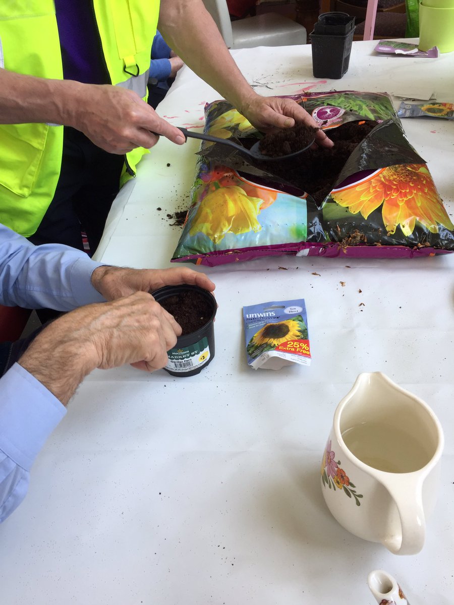Aspiring2CIC's tweet photo. What a session to kick off #mentalhealthawarenessweek2019 we #laughed we #chatted we #crafted we ate #cake and drank #tea. Most of all we listened & made new friends. We also did our bit to #combat #isolation #DoncasterIsGreat @EHilltopCentre2 https://t.co/SN54CJAOb3
