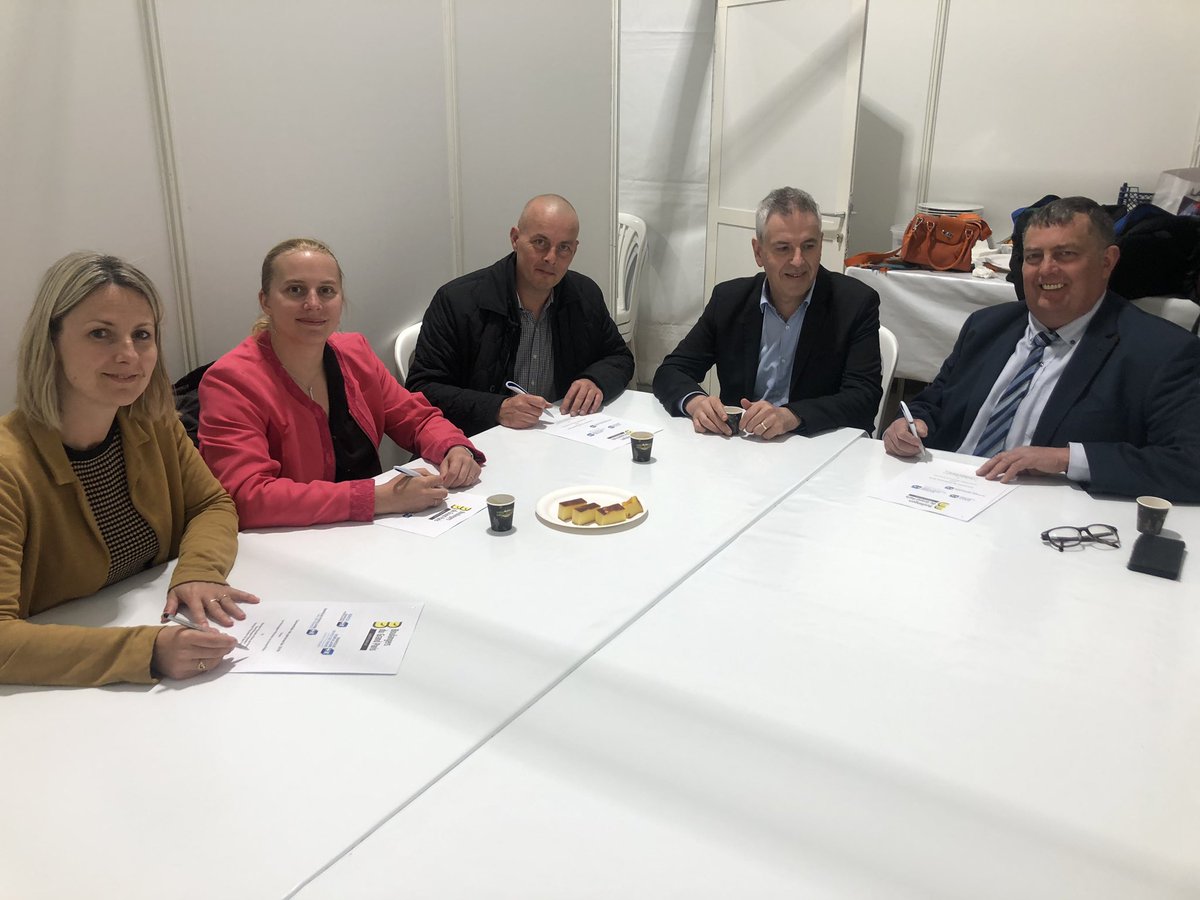 Signature de la convention de partenariat ce soir entre les boulangers du grand Paris <a href="/cnbpf/">CNBPF - Confédération Boulangerie Pâtisserie</a> @VilleDeParis_et les 3 <a href="/BanquePopulaire/">Banque Populaire</a> sur <a href="/iledefrance/">Région Île-de-France</a> : @BPValdeFrance <a href="/BRED_BP/">BRED BanquePopulaire</a> et <a href="/BP_RivesParis/">BP Rives de Paris</a> du <a href="/GroupeBPCE/">Groupe BPCE</a> à l’occasion de la fête du pain 🥖 🥐 🍮  🍰 qui dure jusqu’au 20 mai.