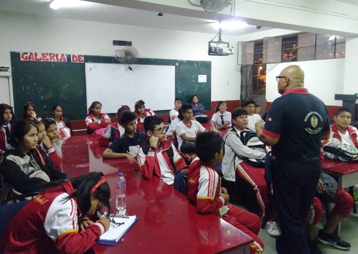 <a href="/sjl_muni/">MuniSJL</a> realiza charlas informativas en Seguridad Ciudadana en diferentes colegios del distrito.
#SeguridadCiudadaSJL