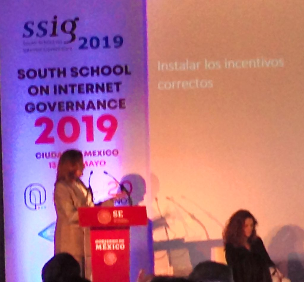 _MarOch's tweet image. #ssig2019
En el tema de "Infraestructura y su impacto  en el acceso", @marymendezji, de @asiet_lat, lo tiene claro: «Para cerrar la brecha digital se requieren alianzas público-privadas». Vía @Netmedia_mx