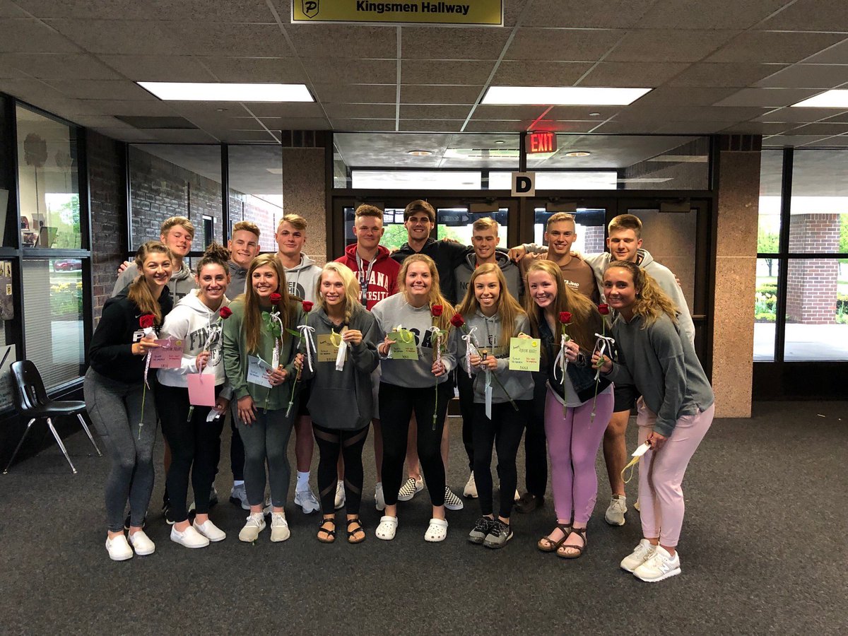 Thank you Penn Baseball ⚾️seniors for the surprise here at school to kick-off our 🥎 Senior Night! 
PSB Senior Night is tonight  vs. Mishawaka at 6:30 ...
Go Penn! 💛🖤 <a href="/penn_psb/">西宁兼职 个人兼职 大学生兼职莉莉</a> <a href="/The_Pennant/">Penn Kingsmen Sports</a>