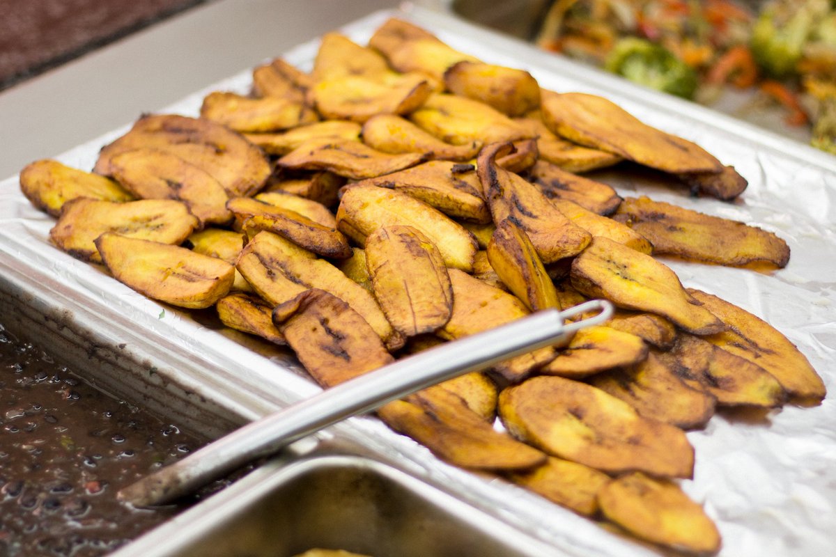 Iniciamos la semana con mucho sabor y cariño en nuestro buffet. Como siempre, ofrecemos variedad para todos los gustos. #FelizLunes y ¡buen provecho!