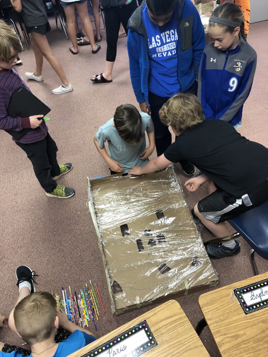 van_tastic6's tweet image. Mrs. Maher’s @vickym52 #steam class recreates #cainsarcade #rooneyranch #jeffcoschools #jeffcogenerations
