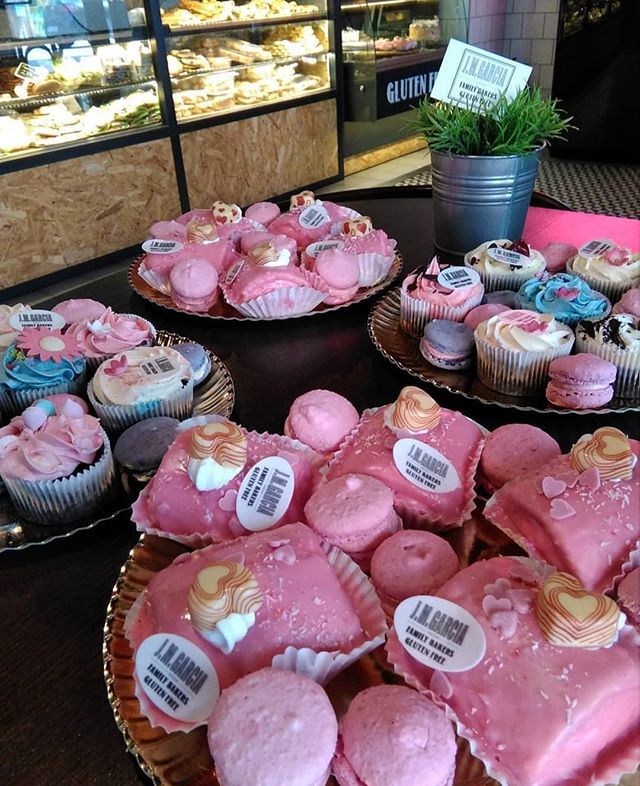 jmgsingluten's tweet photo. 👸💗Bandejas variadas para las mesas dulces #SinGluten 👸💗
¡Dinos que te gusta  y te lo preparamos!
.
.
.
#cake #alicanteglutenfree #eventosingluten  #cupcakes #macarons #desde1981 #singlutenysinlactosa #singlutenjmgarcia https://t.co/xRyPA5s9DJ