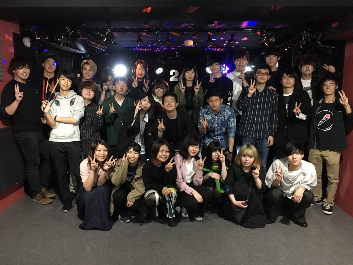 関大 千里山シェルターの まんじろうくん、でかくん、翼ちゃん
大女から ひなた かほ の5人で、

大阪経済大学 CrossOver!さん主催の
二回生企画に出演させていただきました🥺

『この場に居てた(主催者の3回生2名を除く)全員が同回』

ということで、めっちゃアットホームで暖かいLIVEでした😇💓🙏